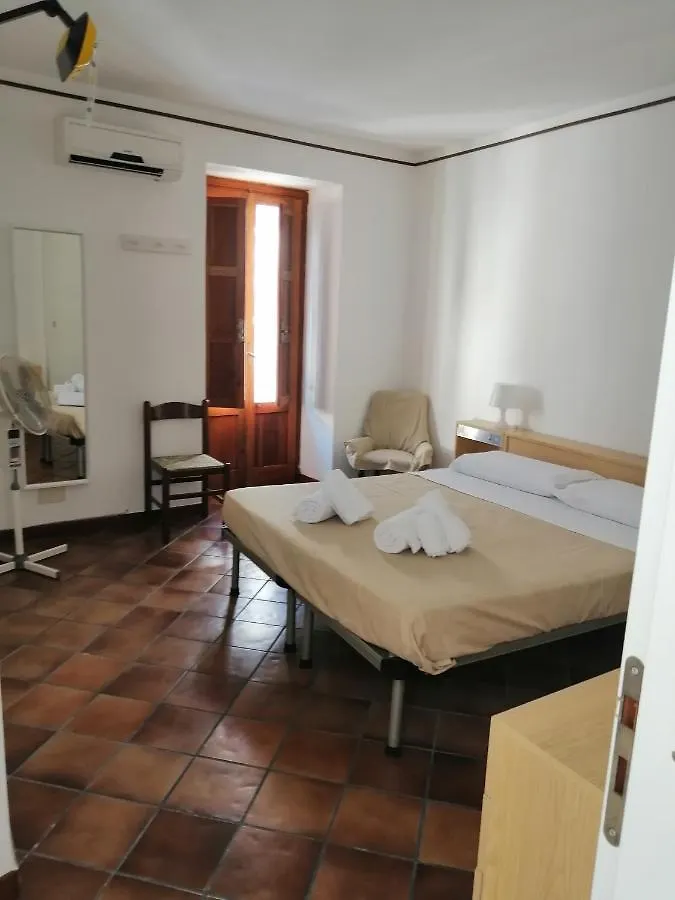 Πανσιόν Una Stanza A Cefalù